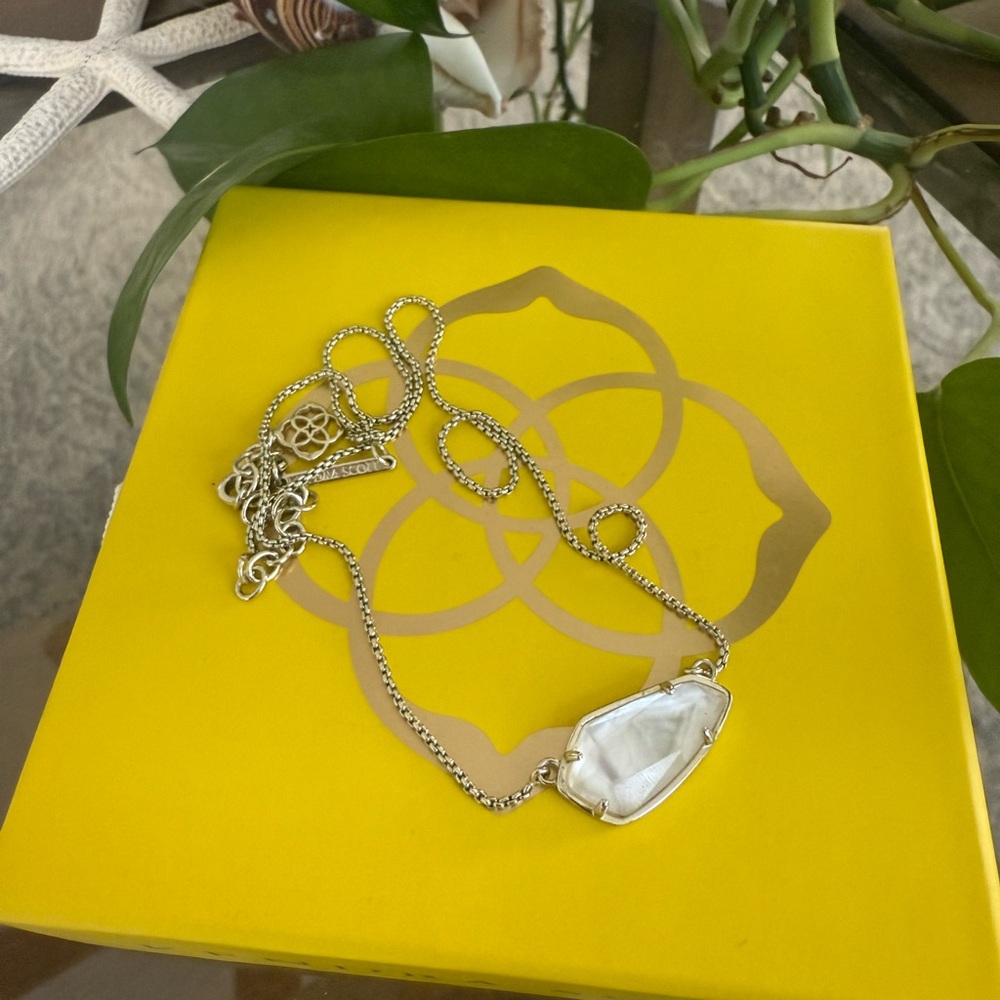 Kendra Scott Cami Necklace in ivory mother of pearl gold tone - Picture 3 of 3